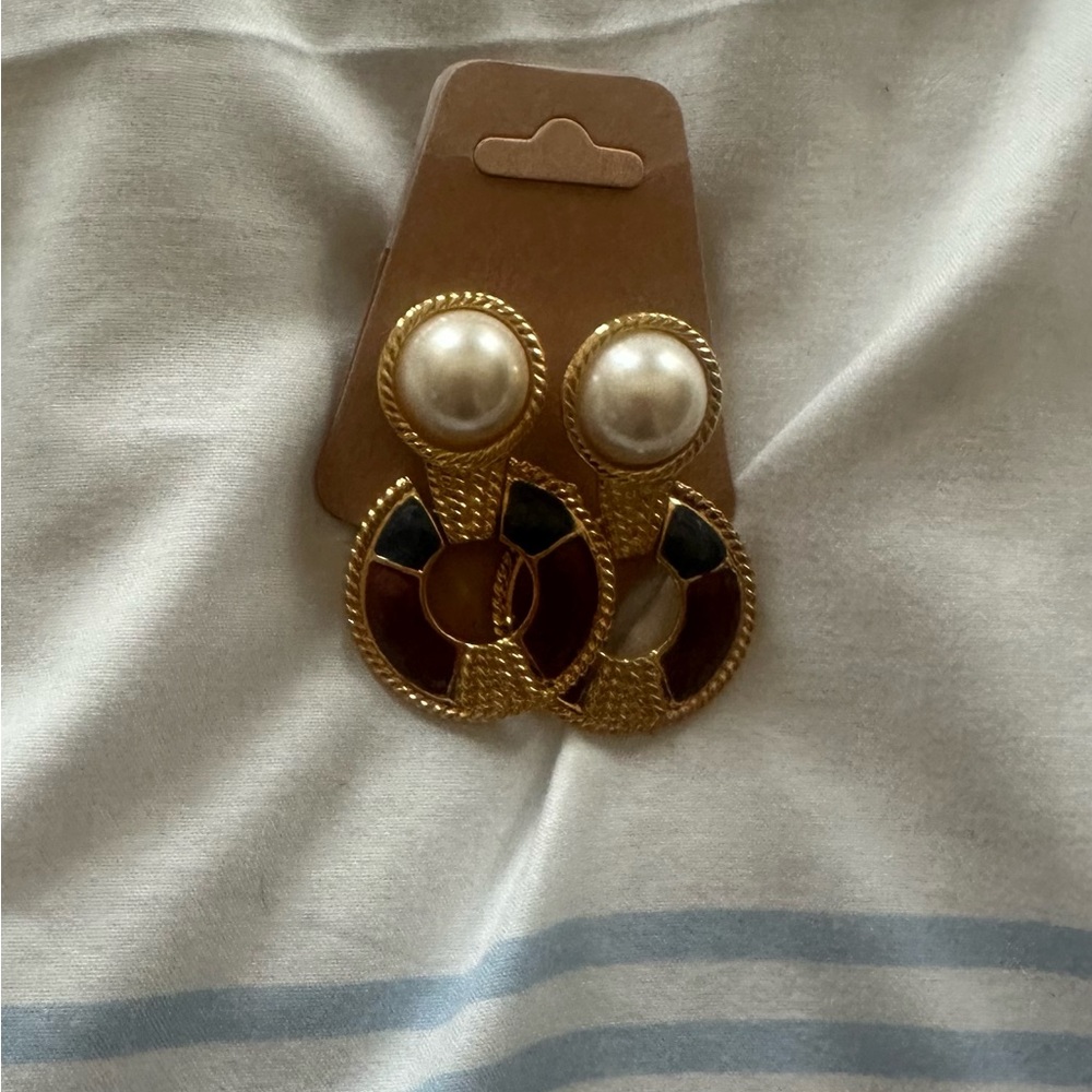 Elegant Gold and Pearl Drop Earrings
